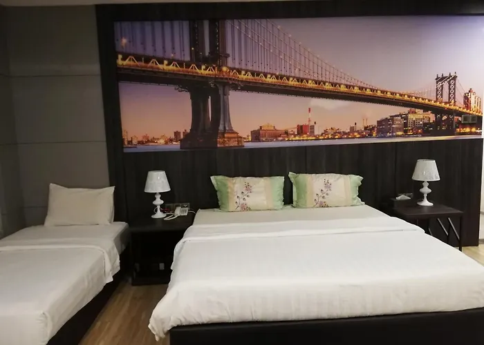 Ease Hotel