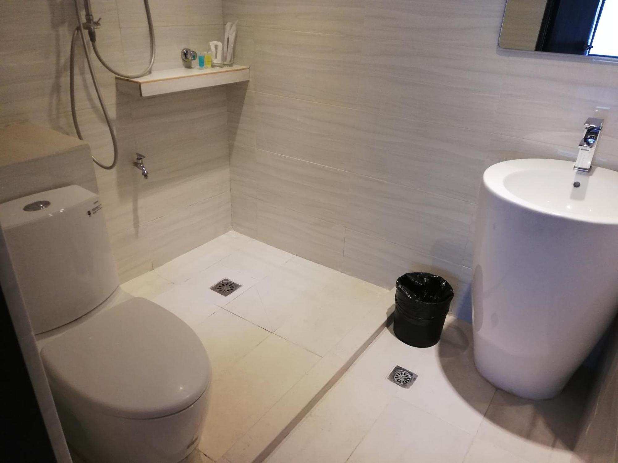 Ease Hotel