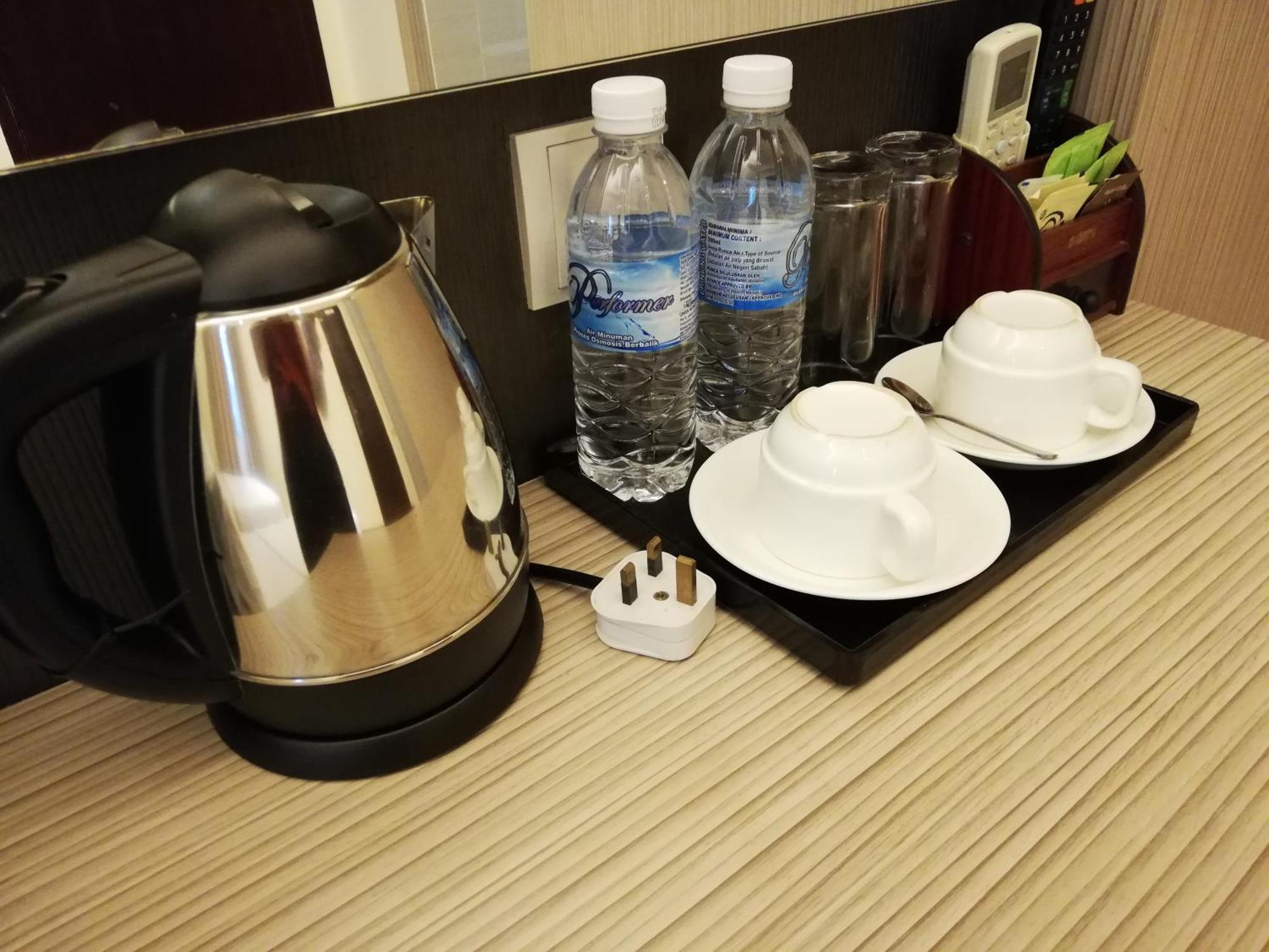 Ease Hotel 3*